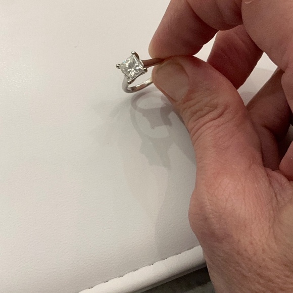 Engagement ring princess cut 2.02 caret natural diamond - Picture 4 of 9